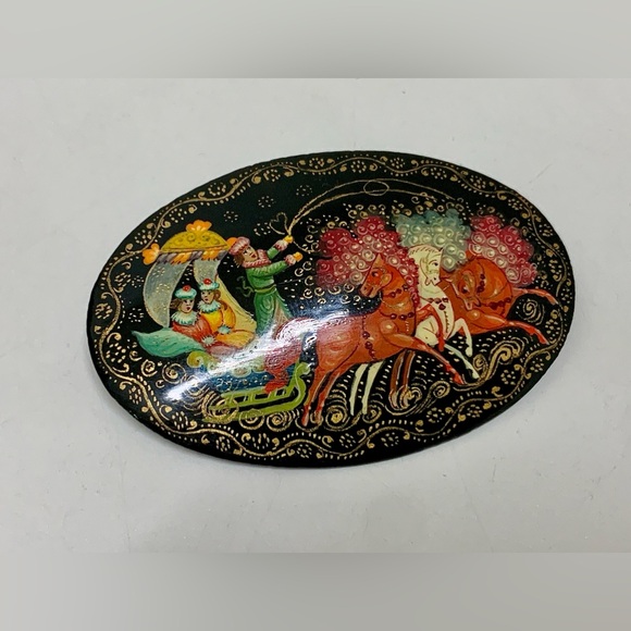 Vtg Soviet Era Russian Artist Signed Hand Painted Lacquer Pinback Brooch - Picture 8 of 11